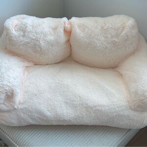 Adorable blush pink plush pet couch 🐾